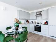 High Street, Slough SL1, 2 bed flat to rent, £1,550 pcm...