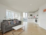 High Street, Stratford E15, 3 bed flat to rent, £2,800...