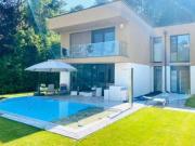 High Tech Luxusdomizil mit Infinity Pool in indyllischer...