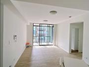 High view Modern 2 Bed Apartment & Central Air...