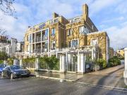 Highbury Crescent, London N5, 2 bed flat to rent, £3,250...