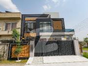Highly Desirable Corner House Available In Central Park...