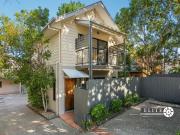 Highly sought after walk to UQ & CityCat lifestyle