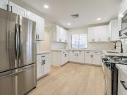 Highquality & newlyrenovated Phoenix House with Wo