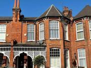 Hillfield Park, London, 3 Bedroom Apartment