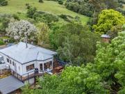 Hillside calm with urban convenience in quietly... Hillside calm with urban convenience in quietly...