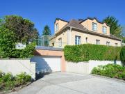 HILLSIDE Sonniges Traumhaus mit herrlichem Garten,...