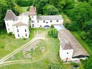 Historique château du 16ème siècle d'environ 750 m²...