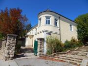 Historisches Gebäude mit großen Weinkeller mit Gewölbe... Historisches Gebäude mit großen Weinkeller mit Gewölbe...