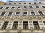 HISTORISCHES ZINSHAUS: wunderschön sanierte 2 Zimmer...