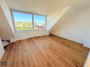 Hoch oben: 3 Zimmer Dachgeschoß Wohnung mit Balkon...