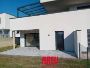 Hochwertig ausgestattete Neubau Gartenwohnung mit Carport