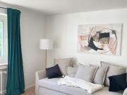 Hochwertig kernsanierte und komplett möblierte 1 Zimmer...