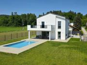 Hochwertig mit Pool & Weitblick für pure Lebensqualität