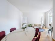 Hochwertig sanierte 2 Zimmer Wohnung mit Balkon im...