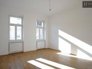 Hochwertig sanierte Altbauwohnung mit Balkon