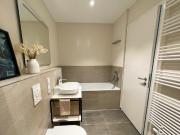 Hochwertige Neubau 2,5 Zi Wohnung in Charlottenburg...