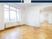 Hochwertige Wohnung in repräsentativem Stilaltbau –...