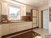 Hochwertiges Einfamilienhaus mit Garage, Pool und...