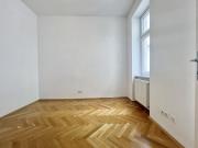 Hofruhelage: Altbauwohnung mit Grünblick!