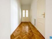 Hofruhelage: Helle 2 Zimmer Altbauwohnung an der Ungargasse