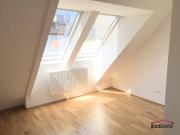HOFSEITIG Großzügige 4 Zimmerdachgeschosswohnung mit...
