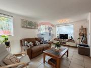 Casa familiar 4D con energía solar y piscina