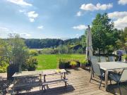 HOHER KOMFORT, WEITSICHT, GARAGE FÜR SECHS AUTOS HOHER KOMFORT, WEITSICHT, GARAGE FÜR SECHS AUTOS