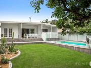 Holiday Lifestyle at Home | Coastal Charm, Modern...