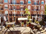 Holland Park Gardens furnished studio available Holland Park Gardens furnished studio available