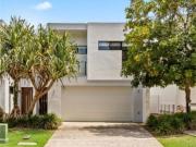 Hollywell Haven: Stunning 3 Bedroom House for Rent in...