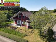 Holz Landhaus mit großem Grundstück direkt am Wald