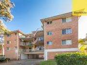 SPACIOUS 2 BEDROOM UNIT ON THE FIRST FLOOR OF A SECURE... SPACIOUS 2 BEDROOM UNIT ON THE FIRST FLOOR OF A SECURE...