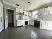 House for Rent in Peakhurst!