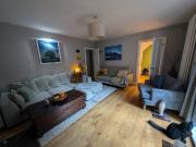 Homely 1 bedroom flat with 2 cats