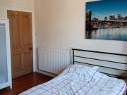 Homely double bedroom near Haymarket train station Has a...