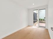 Hop, skip and a jump from the Botanic Gardens