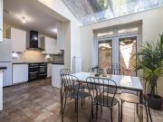 Hope Drive, Nottingham NG7 6 bed house to rent £3,702... Hope Drive, Nottingham NG7 6 bed house to rent £3,702...