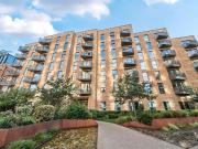 Horlicks Quarter, Slough SL1, 2 bed flat to rent, £1,700...