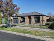HORSHAM WEST TOWNHOUSE