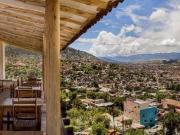 VENTA DE HOSPEDAJE CON VISTA PANORÁMICA EN SANTA ANA,...