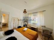 Hostel com 10 Quartos Renovado em 2024 na Costa de Caparica!