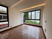 Hot Property Alert: Elegant Home with Pool in...