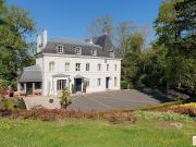 Hôtel particulier avec jardin et salle de réception