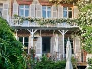 Hôtel Particulier de Prestige à Vendre – Triangle...