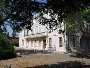 Hôtel particulier et dépendances à destination...