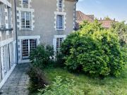 Hôtel particulier hyper centre ville avec jardin et dépendan