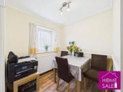 House 2 Bedroom For Sale Two Mile Ash Buckinghamshire...