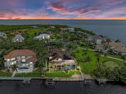 Seaside house with pool and terrace