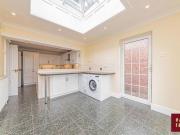 House 4 Bedroom For Sale Crowthorne Wokingham 670000...